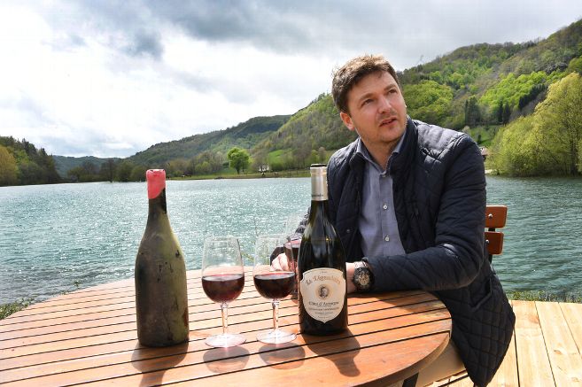 De l'altitude d'un buron cantalien aux profondeurs d'un lac, itinéraire d'un Côtes-d'Auvergne Légendaire